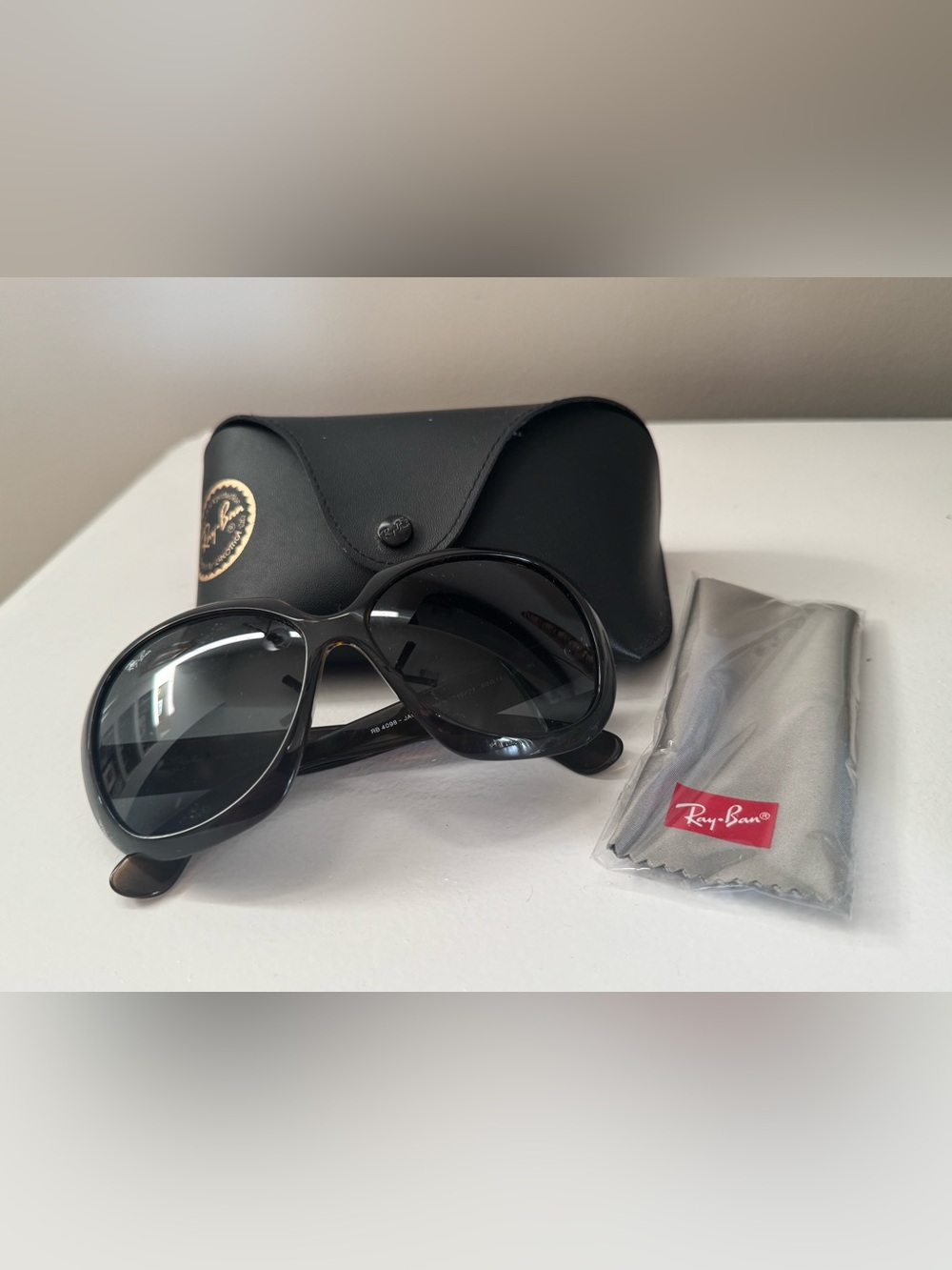 Ray-Ban Jackie Ohh II - Polished Light Havana Frame & Green Solid Classic Lens - Picture 5 of 13